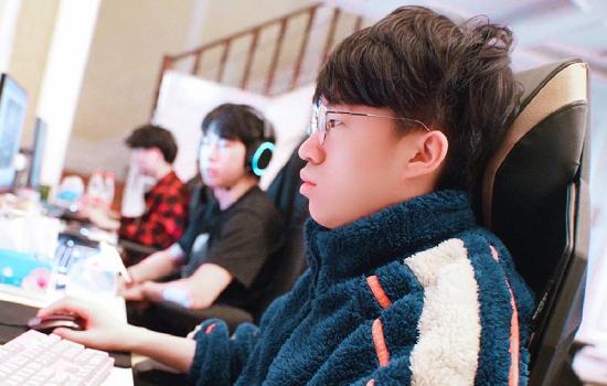 EDG vs OMG决赛视频直播,一场等了太久的青春对决,我们到底在看什么? EDG vs OMG决赛视频直播,一场等了太久的青春对决,我们到底在看什么?